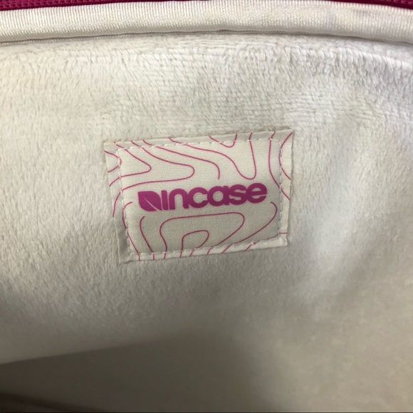 Incase neoprene laptop sleeve - Picture 3 of 3